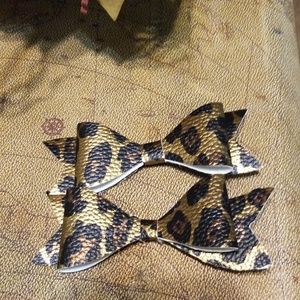 2 Faux leather bows